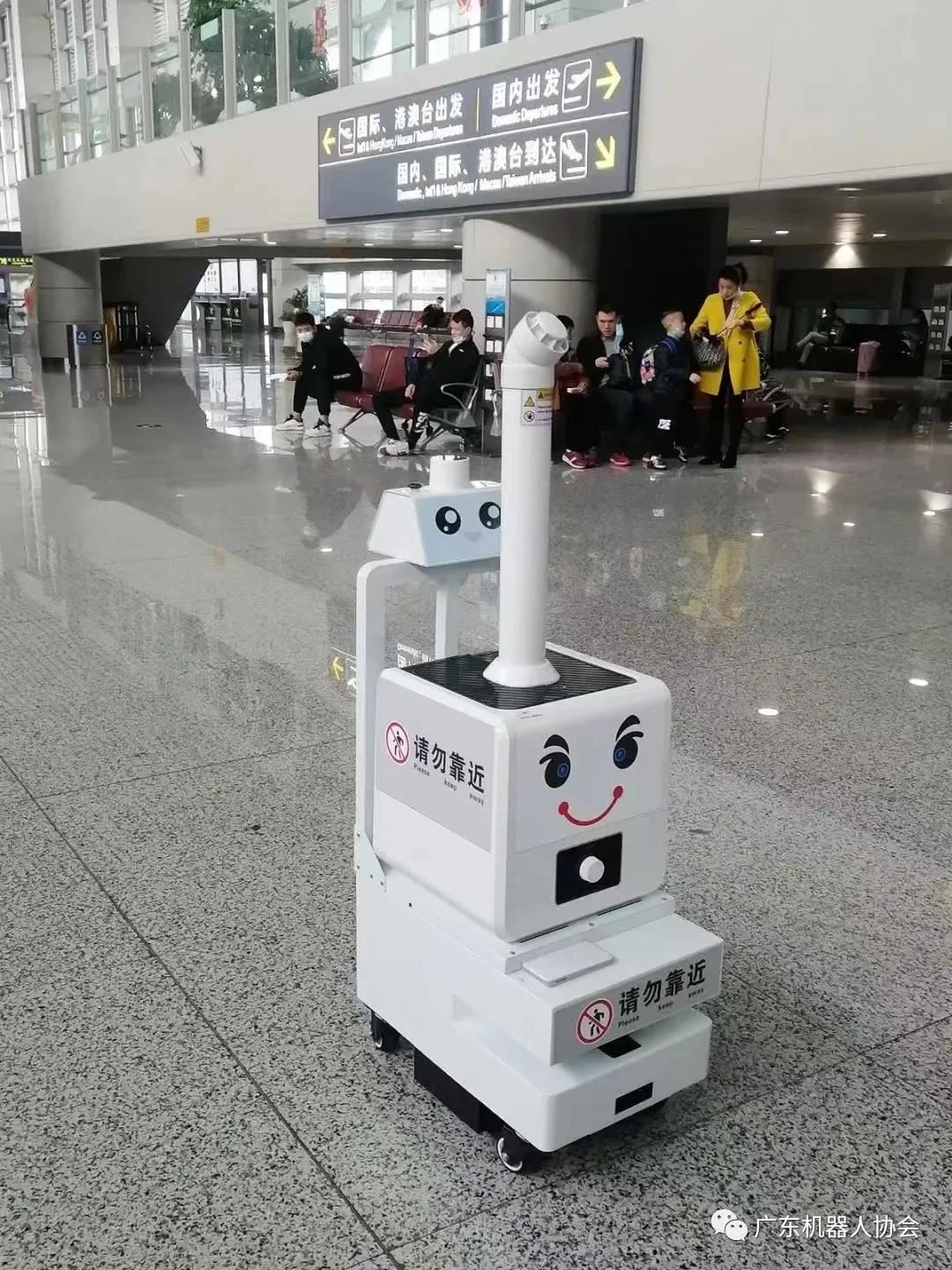 Reeman disinfection robot in Guiyang Longdongbao International Airport offici...